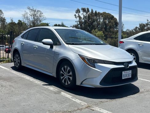 Used 2021 Toyota Corolla LE w/ Carpet Mat Package (TMS) FWD image 4