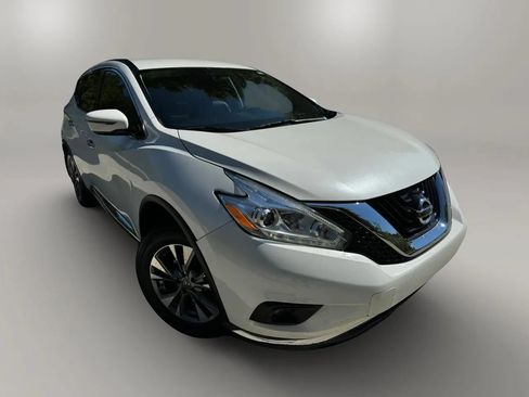 Used 2016 Nissan Murano SV w/ Cargo Package FWD image 2