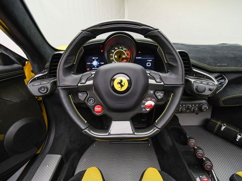 Used 2015 Ferrari 458 Speciale A image 13