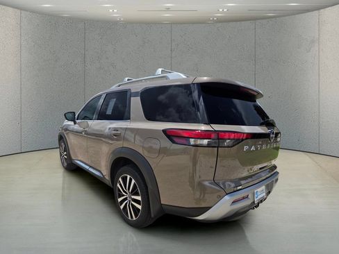 Used 2025 Nissan Pathfinder Platinum w/ Cargo Package FWD image 3