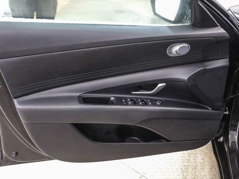 Used 2022 Hyundai Elantra SEL w/ Preferred Accessory Package image 9