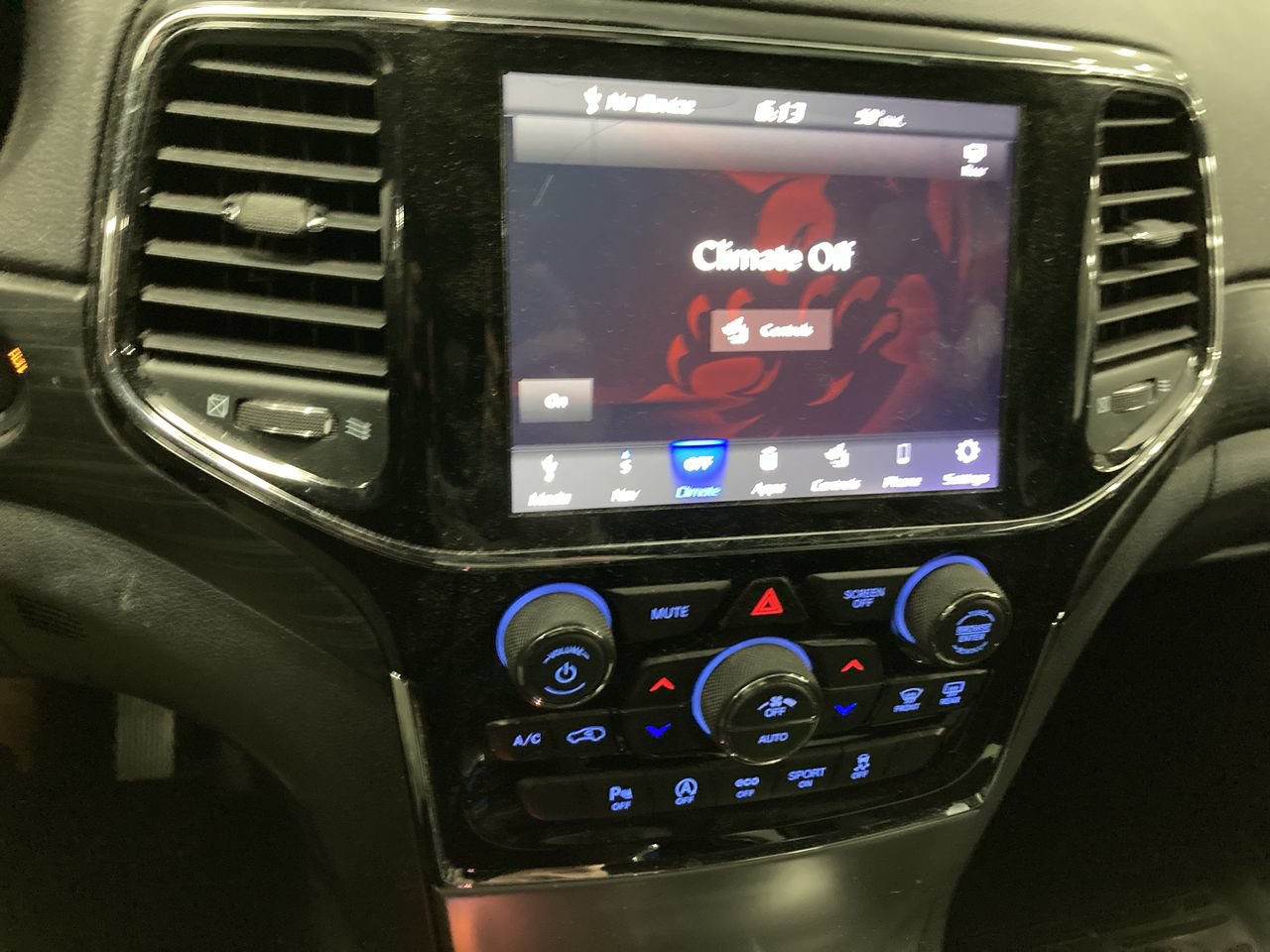 Used 2020 Jeep Grand Cherokee Laredo w/ Security & Convenience Group AWD/4WD image 13