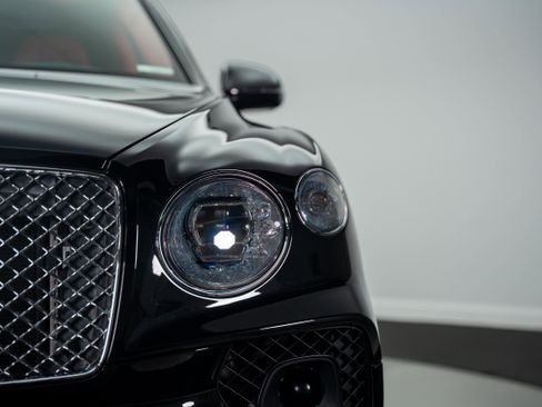 Used 2021 Bentley Bentayga w/ First Edition Specification AWD/4WD image 28