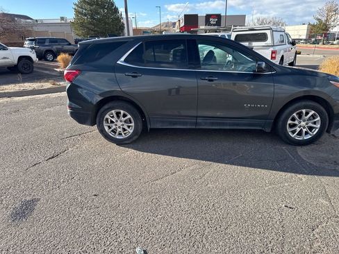 Used 2020 Chevrolet Equinox LT w/ Driver Convenience Package image 4