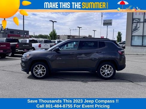 Used 2023 Jeep Compass Latitude AWD/4WD image 2