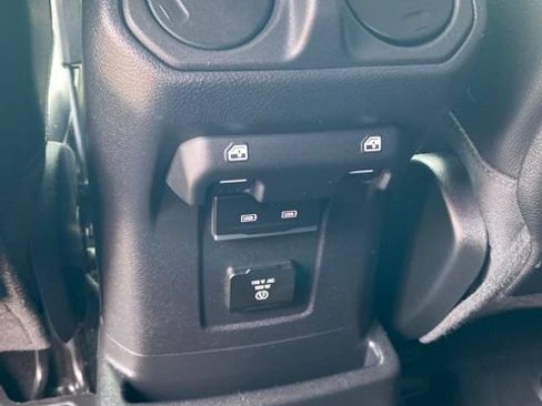 Used 2023 Jeep Wrangler Unlimited Rubicon w/ Cold Weather Group AWD/4WD image 36