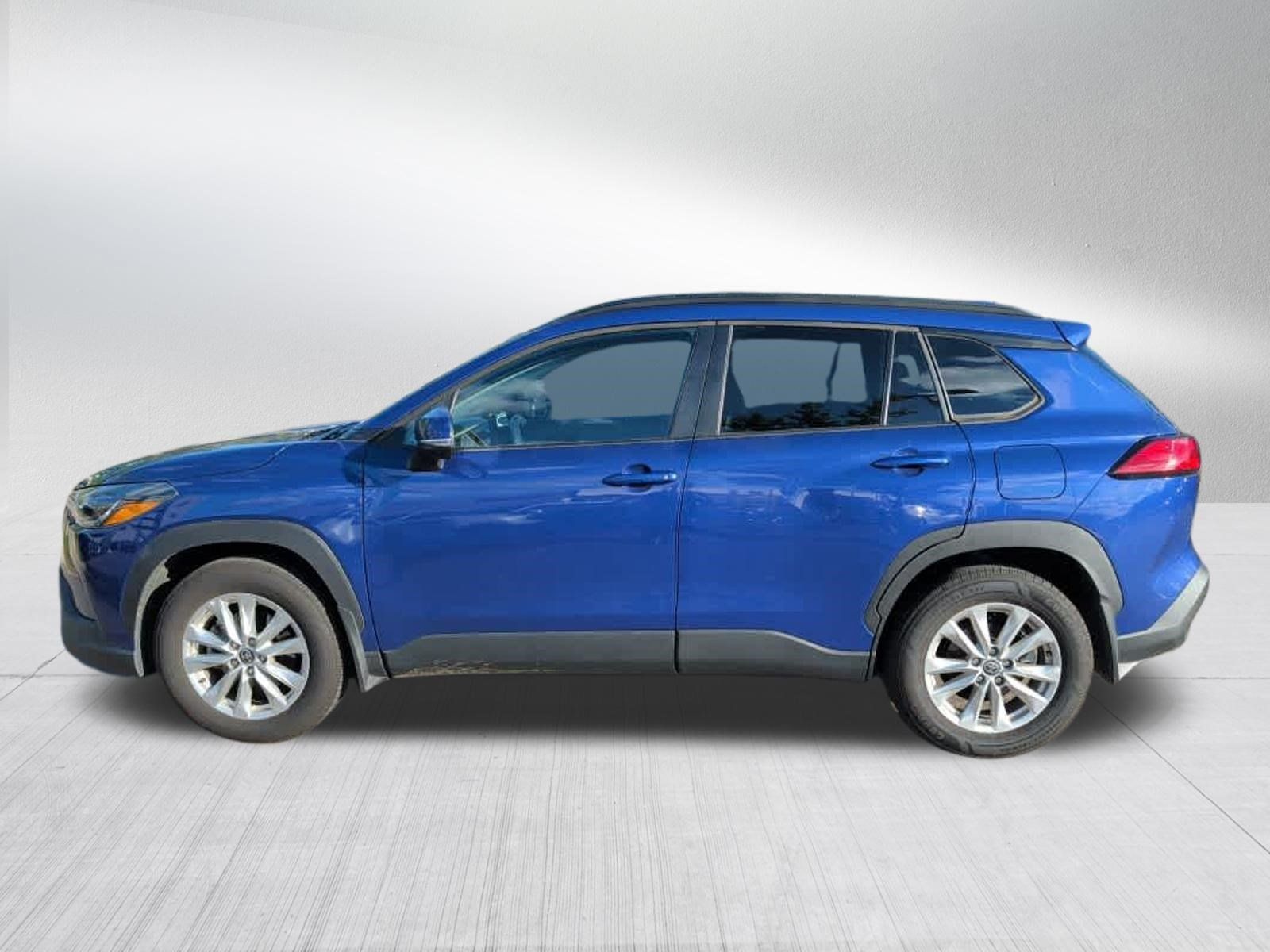 Used 2023 Toyota Corolla Cross LE w/ Moonroof Package AWD/4WD image 4