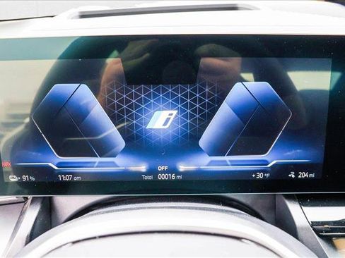 Used 2025 BMW i5 xDrive40 w/ Premium Package image 14