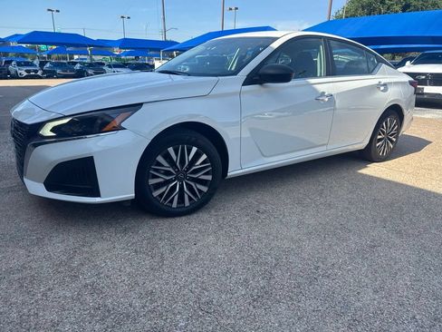 Used 2025 Nissan Altima 2.5 SV AWD/4WD image 1
