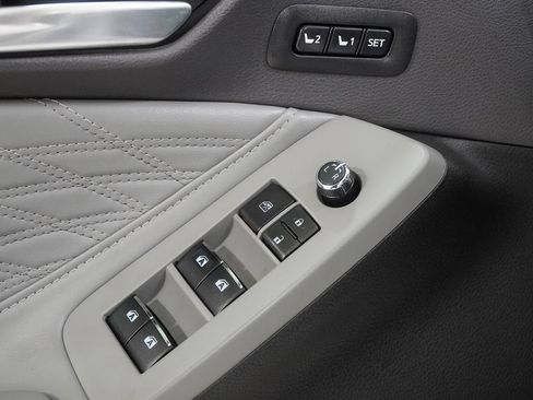 Used 2019 Toyota Avalon Limited w/ Protection Package FWD image 19