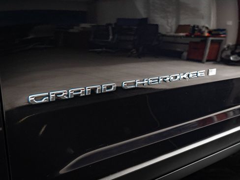 Used 2022 Jeep Grand Cherokee Limited 4xe image 17