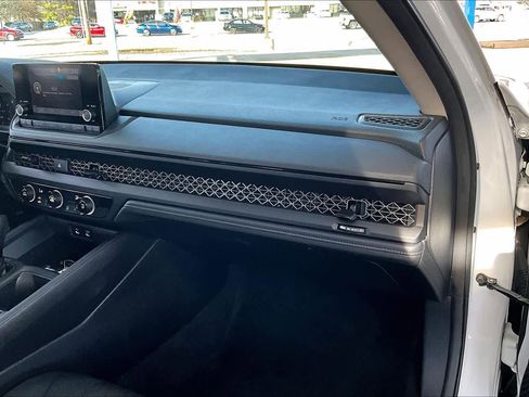 Used 2023 Honda Accord LX image 17