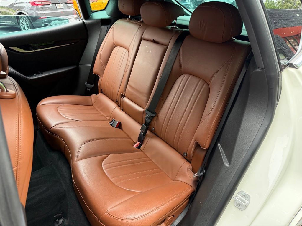 Used 2022 Maserati Levante GT AWD/4WD image 32