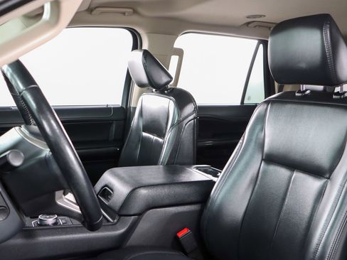 Used 2022 Ford Expedition XLT image 24