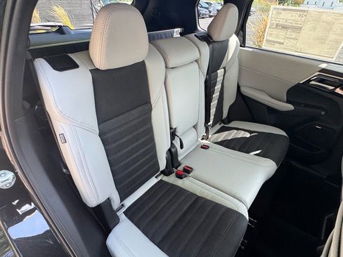 New 2025 Mitsubishi Outlander SE image 14