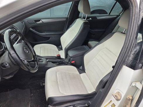 Used 2017 Volkswagen Jetta Sport image 7