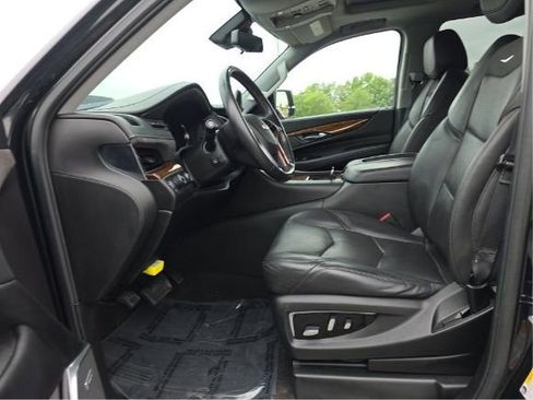 Used 2020 Cadillac Escalade Luxury AWD/4WD image 4