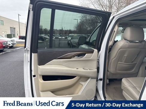 Used 2020 Cadillac Escalade ESV Luxury image 11