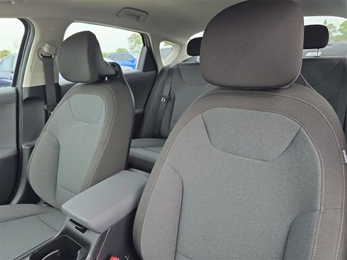 New 2025 Kia K4 LXS image 24