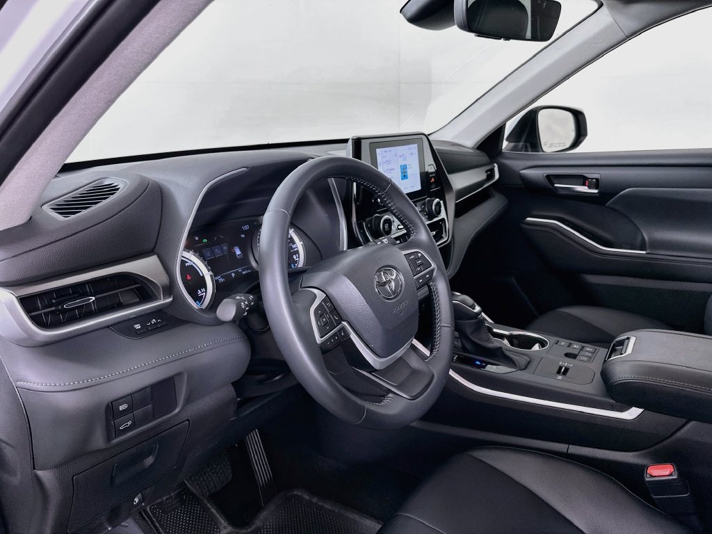 Used 2026 Toyota Highlander XLE AWD/4WD image 9