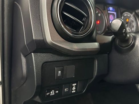 Used 2020 Toyota Tacoma TRD Sport AWD/4WD image 14