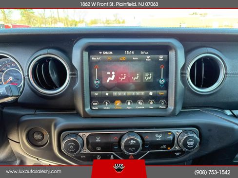 Used 2018 Jeep Wrangler Unlimited Sahara w/ Dual Top Group AWD/4WD image 28