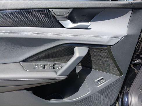 New 2026 Volkswagen Tiguan SE FWD image 11