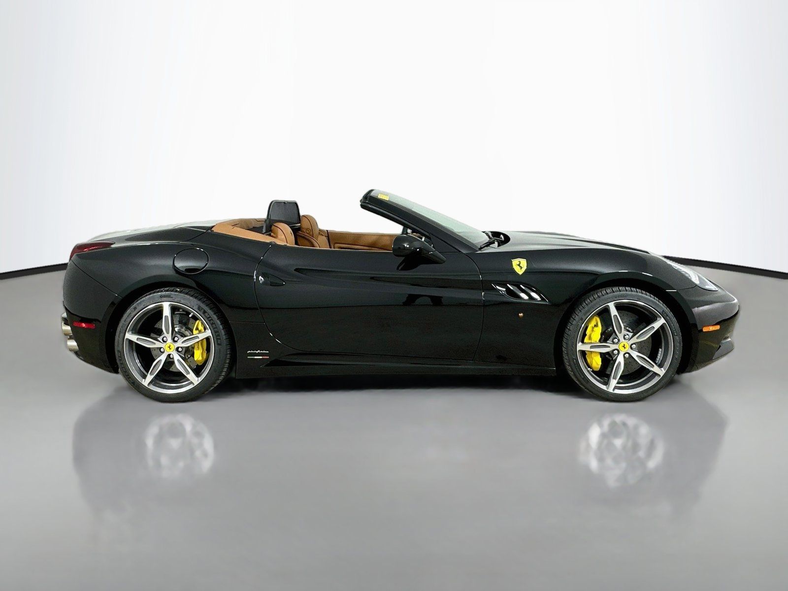 Used 2014 Ferrari California RWD image 64