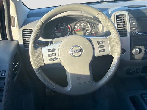 Used 2017 Nissan Frontier SV AWD/4WD image 17