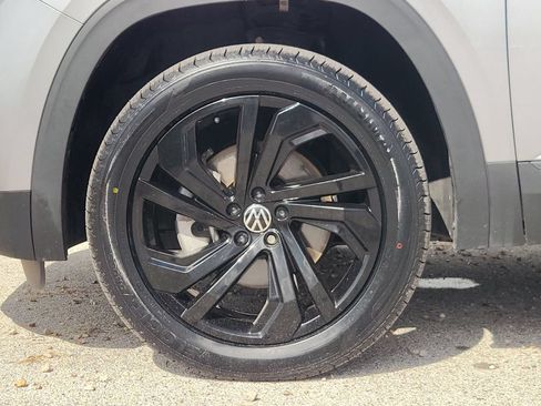 Used 2022 Volkswagen Atlas SE w/ Black Wheel Package FWD image 7