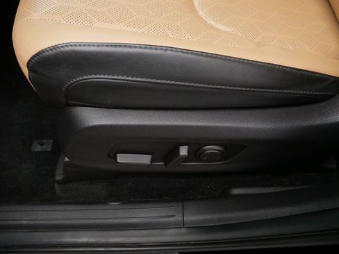 Used 2024 Kia Carnival LX image 20