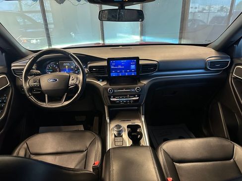Used 2020 Ford Explorer XLT w/ Equipment Group 202A AWD/4WD image 9