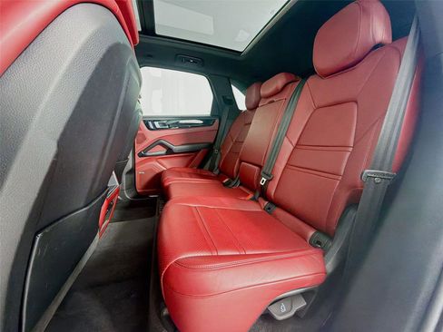 Certified 2023 Porsche Cayenne image 18