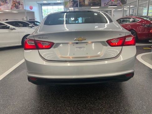 Used 2017 Chevrolet Malibu LT FWD image 6