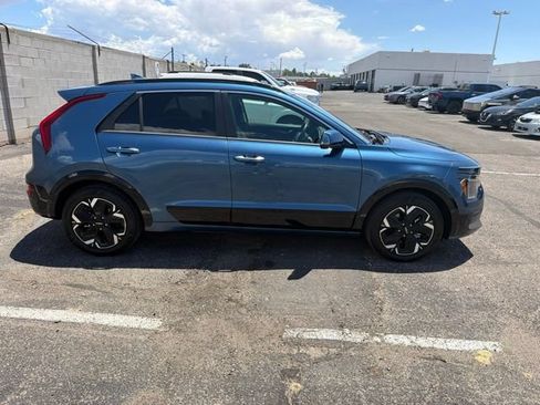 Used 2023 Kia Niro Wave FWD image 4