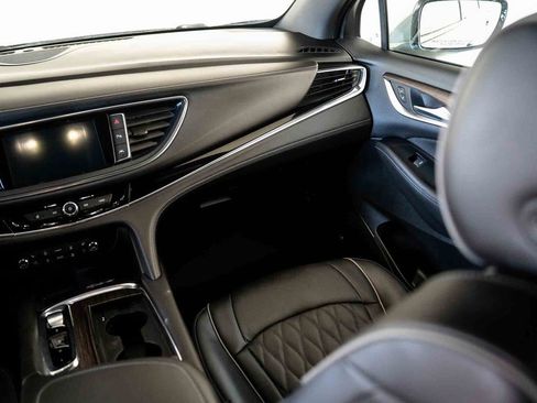 Used 2023 Buick Enclave Avenir image 32