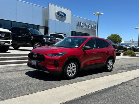 Used 2025 Ford Escape Active FWD image 2