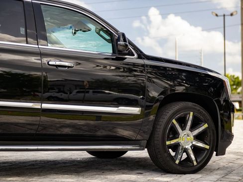 Used 2016 Cadillac Escalade ESV Luxury AWD/4WD image 18