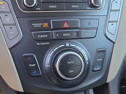 Used 2017 Hyundai Santa Fe SE w/ Cargo Package image 18