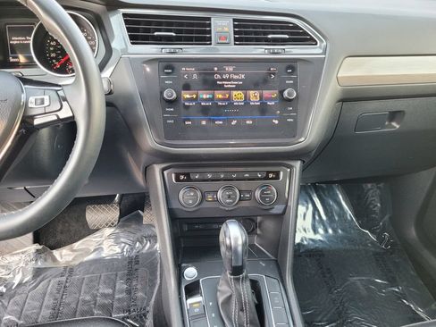 Used 2021 Volkswagen Tiguan SE w/ Panoramic Sunroof Package AWD/4WD image 19