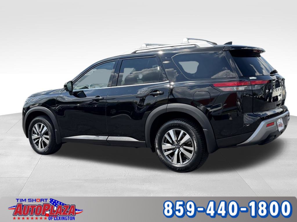 Used 2024 Nissan Pathfinder SL AWD/4WD image 2