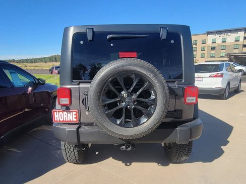 Used 2016 Jeep Wrangler Unlimited Rubicon w/ Connectivity Group AWD/4WD image 4