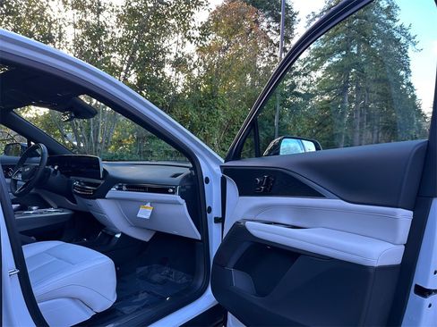 New 2026 Cadillac Lyriq Sport image 11