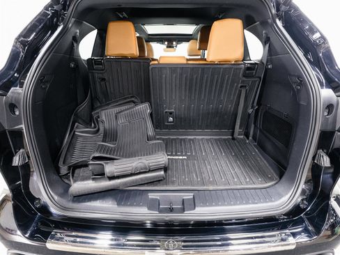 Certified 2022 Toyota Highlander Platinum image 12