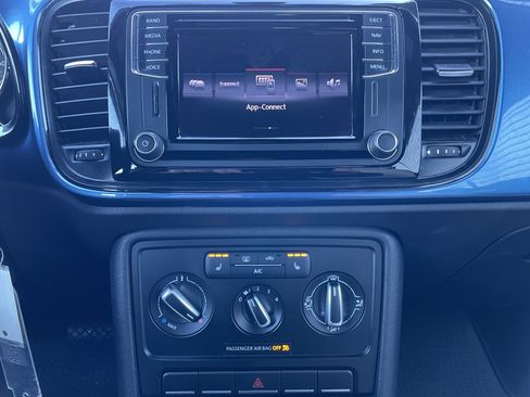 Used 2017 Volkswagen Beetle 1.8T Classic image 18