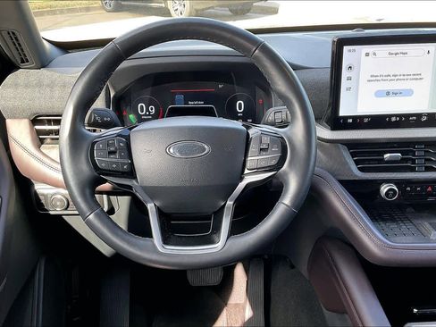 Used 2025 Ford Explorer Platinum w/ LUX Leather Package image 6