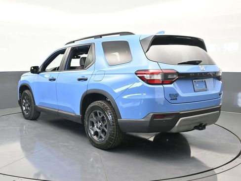 Used 2025 Honda Pilot TrailSport image 4