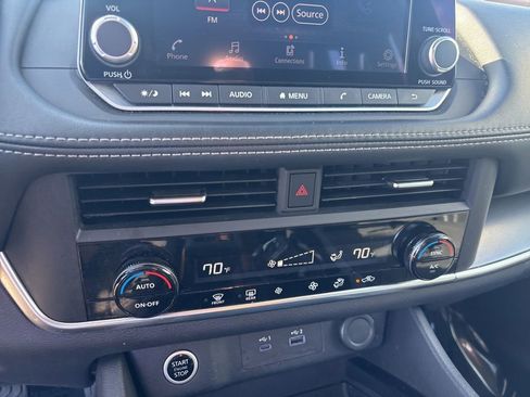 Used 2023 Nissan Rogue SV image 33