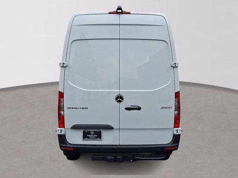 Used 2025 Mercedes-Benz Sprinter 2500 image 5