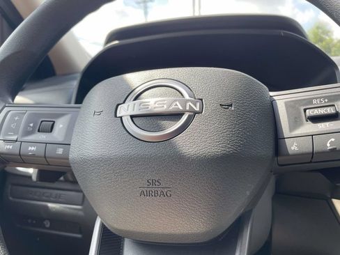 Used 2025 Nissan Rogue S FWD image 28